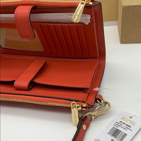 MICHAEL KORS JET SET TRAVEL LG DOUBLE ZIP WRISTLET - Picture 12 of 16